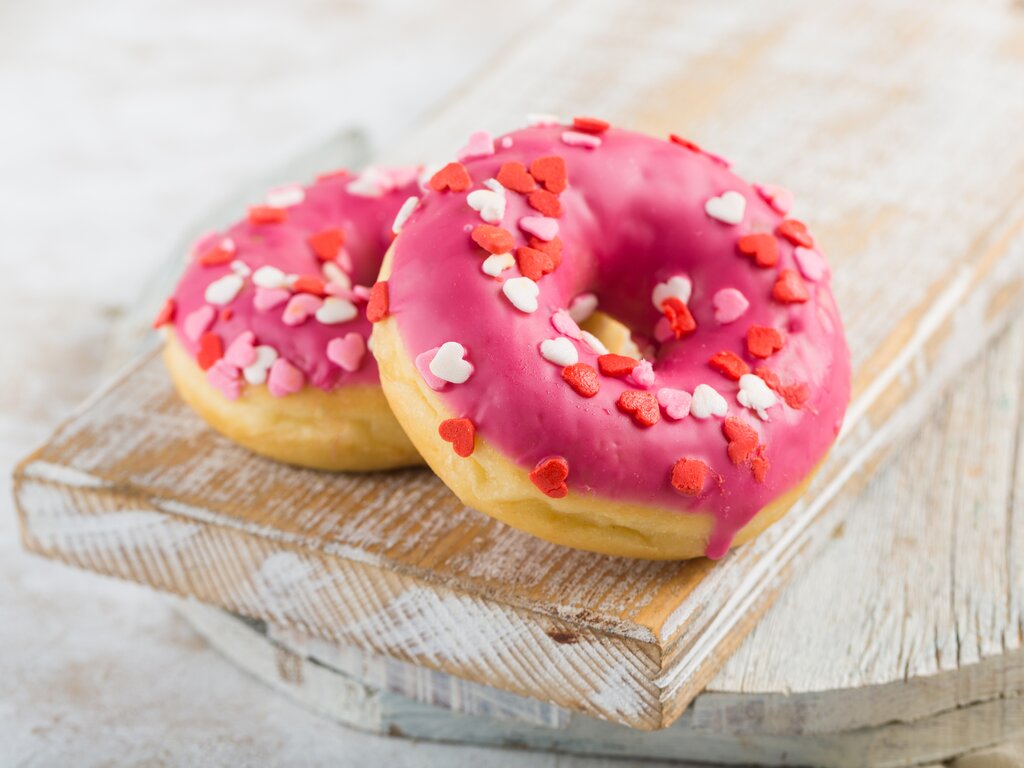 Пончик с клубникой